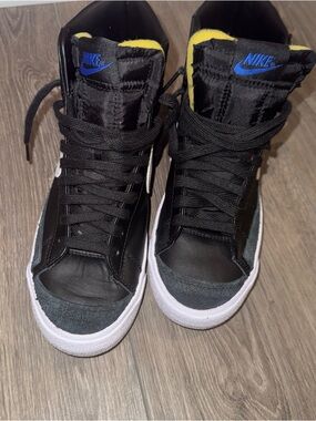 Nike Blazer Mid 77 Double Swoosh Black White Trim Women’s Size 8